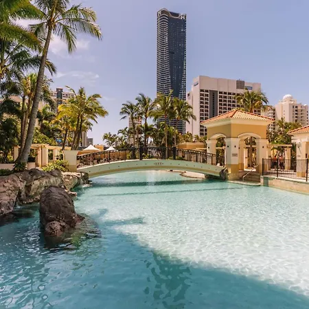 Resort Style Chevron Apartments Surfers Paradise By Gold Coast Travels Exterior photo