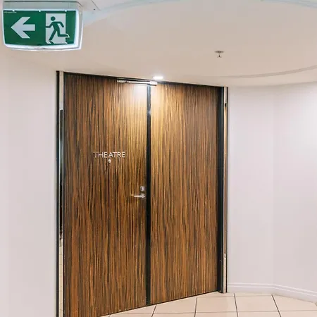 Resort Style Chevron Apartments Surfers Paradise By Gold Coast Travels Exterior photo