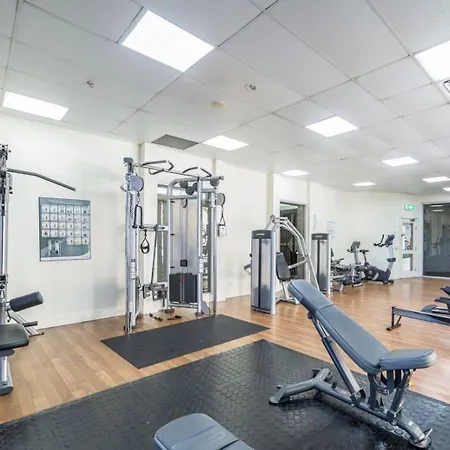Resort Style Chevron Apartments Surfers Paradise By Gold Coast Travels Exterior photo